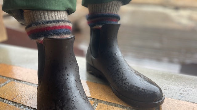 雨の日の野外活動にオススメ!ポッサムメリノの靴下と手袋