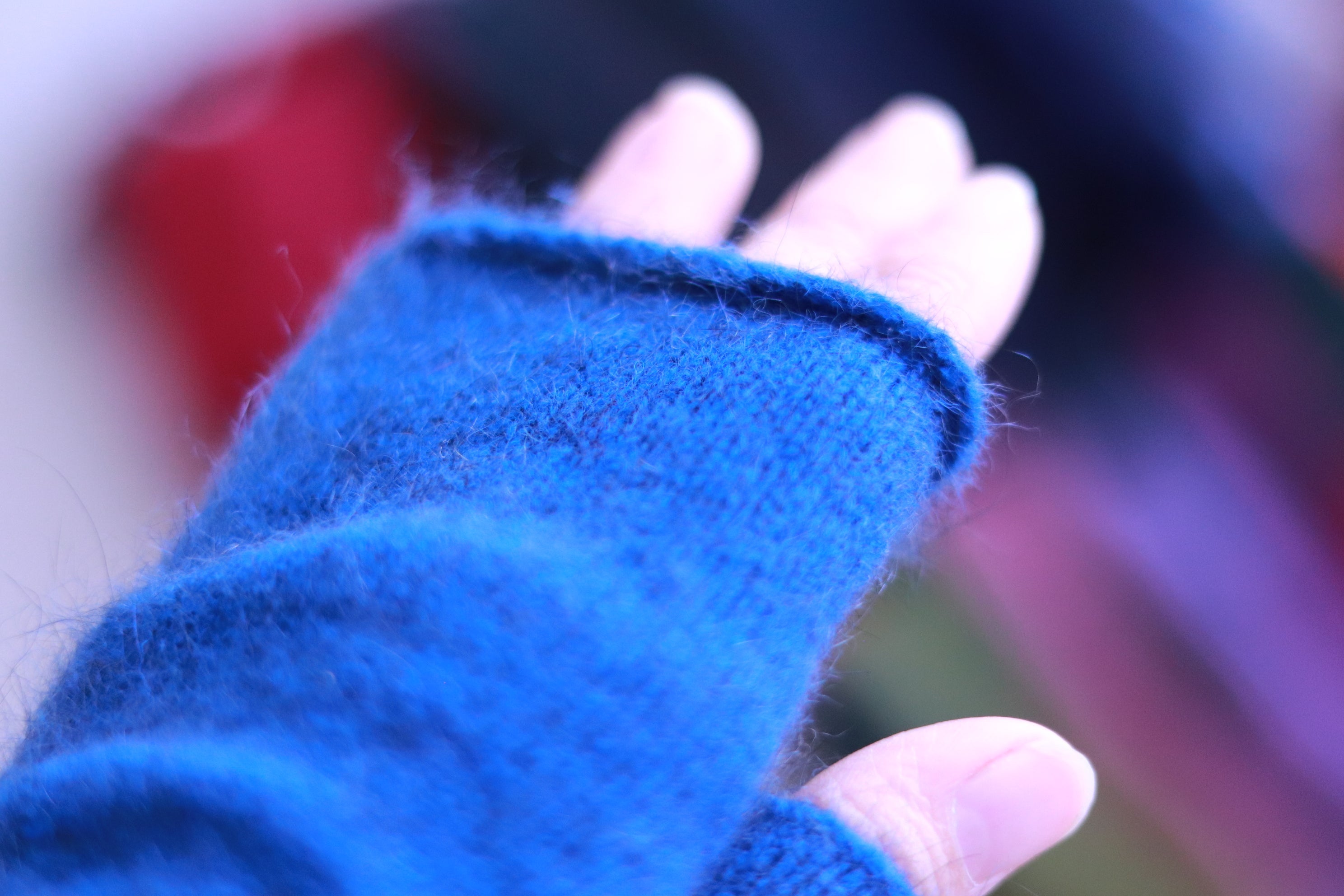 雪が降ってきました！家の中も寒すぎる…